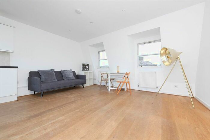 3 Bedroom Flat To Rent In Stoke Newington Church Street, N16