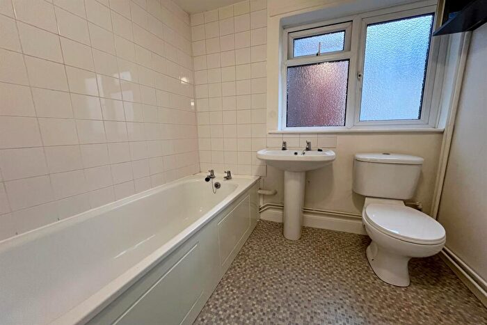 1 Bedroom Flat To Rent In West Street, Storrington, RH20