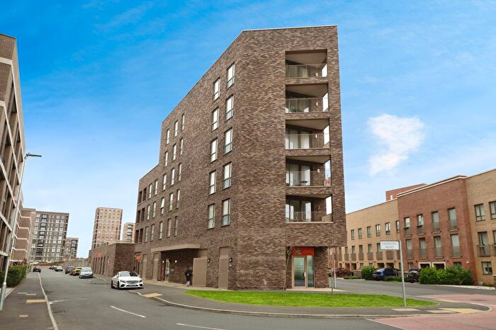 2 Bedroom Flat For Sale In Fairmont Road, Rainham, Essex, RM13