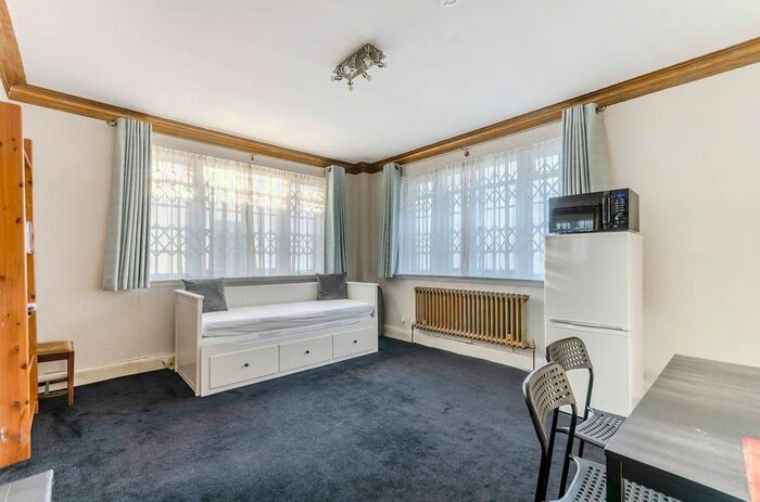 1 Bedroom Flat To Rent In Tavistock Court, Bloomsbury, London, WC1H