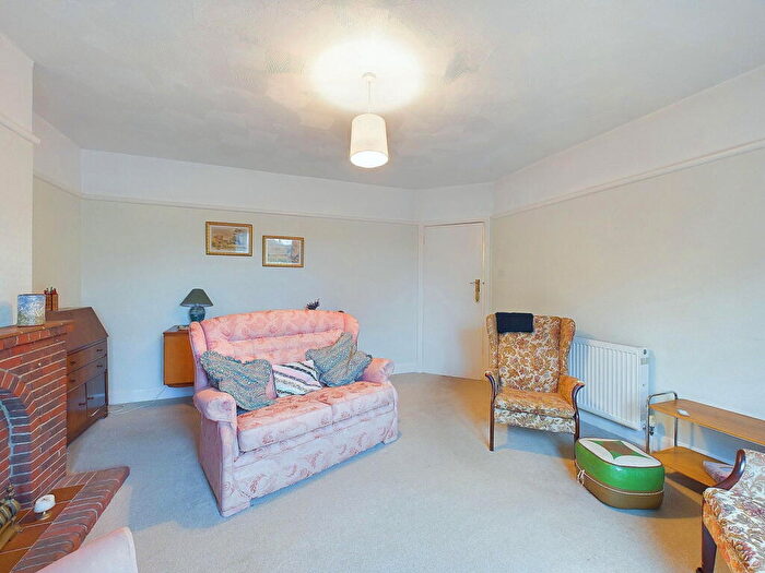 2 Bedroom Flat For Sale In Chesham Close, Goring By Sea, Worthing, BN12