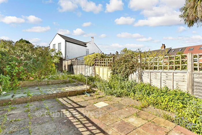 3 Bedroom Semi Detached House For Sale In Yorke Road, Reigate, Surrey, RH2