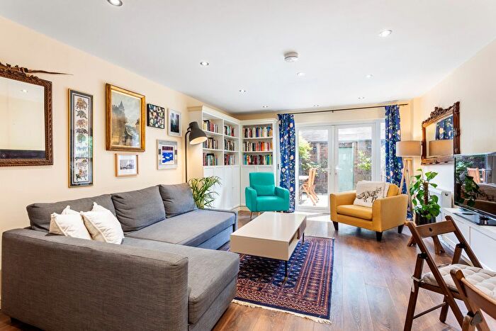 3 Bedroom Terraced House For Sale In Alscot Way, London, SE1