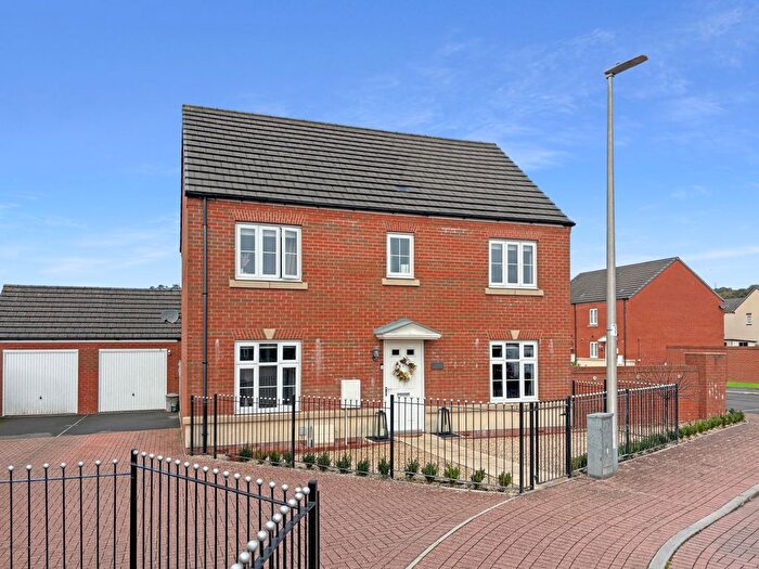 4 Bedroom Detached House For Sale In Stryd Bennett, Llanelli, SA15