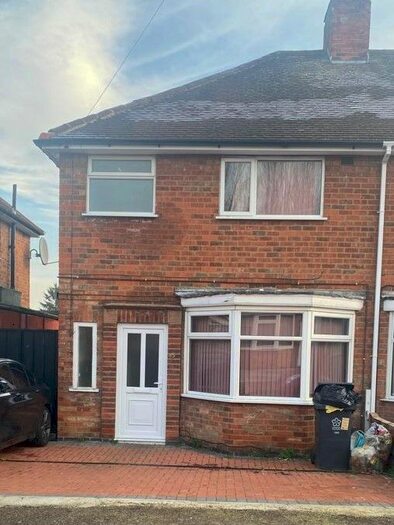 3 Bedroom Semi-Detached House To Rent In Averil Road, Off Colchester Road, LE4