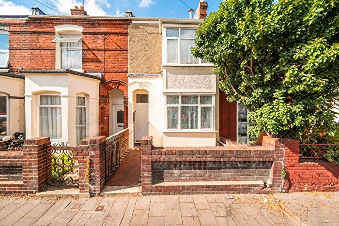 2 Bedroom Terraced House For Sale In London Avenue, Portsmouth, PO2