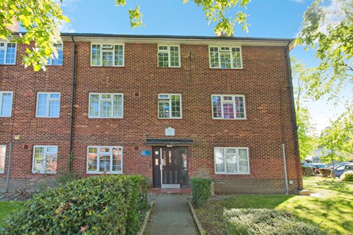 3 Bedroom Flat For Sale In Beaconsfield Road, London, SE9