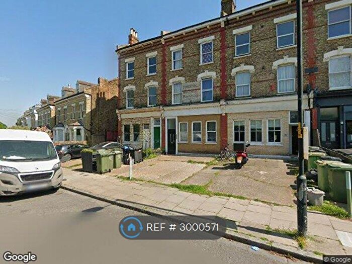 3 Bedroom Flat To Rent In Wood Vale, London, SE23