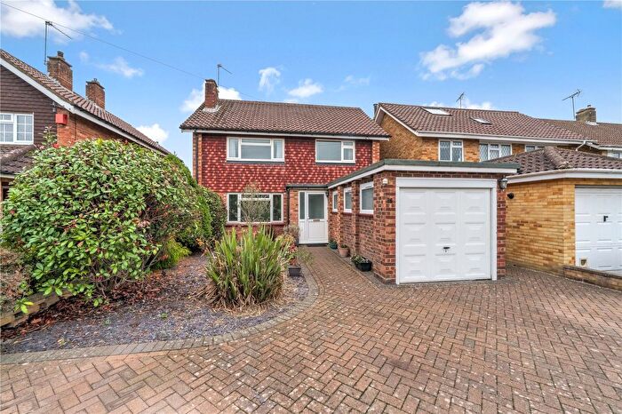3 Bedroom Country House For Sale In Saxonbury Avenue, Lower Sunbury, TW16