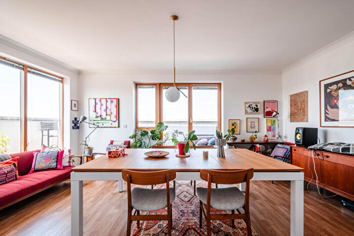 2 Bedroom Flat To Rent In Southgate Road, De Beauvoir, N1