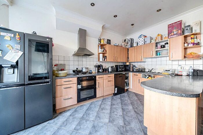 4 Bedroom Property For Sale In Willcott Road, Acton, London, W3