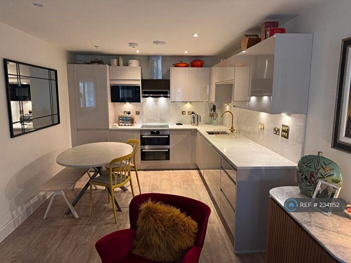 3 Bedroom Flat To Rent In Parker Building, London, SE16