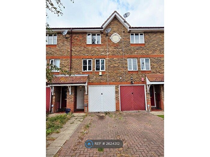 4 Bedroom Terraced House To Rent In Lytham Close, London, SE28