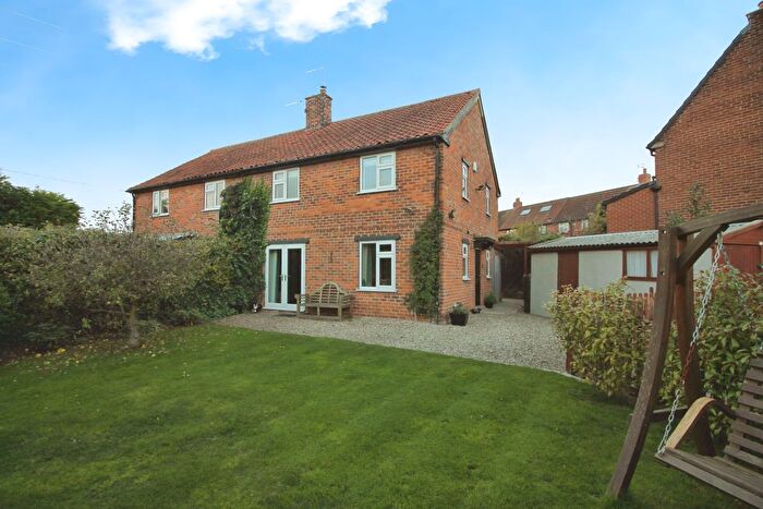 3 Bedroom Semi Detached House For Sale In Moor Avenue, Wetherby, LS23