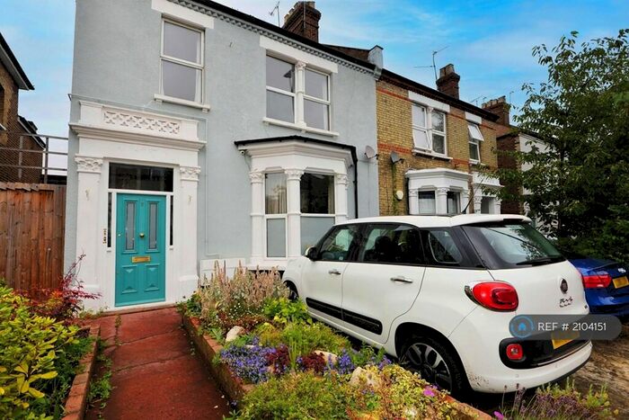 2 Bedroom Flat To Rent In The Avenue, London, N8