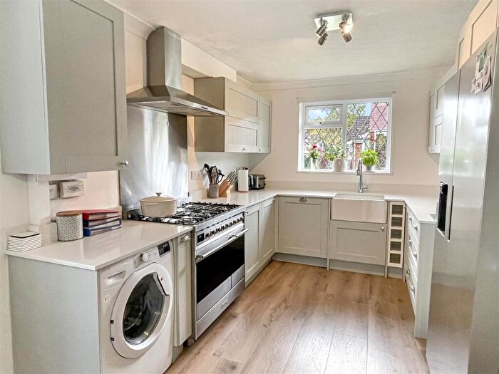 3 Bedroom Detached House For Sale In Sedgefield Close, Sonning Common, RG4