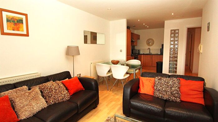 2 Bedroom Flat To Rent In Balmoral Place, Brewery Wharf, LS10