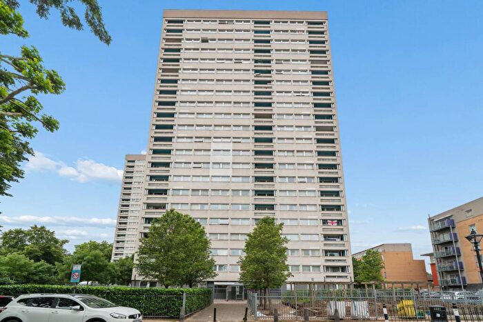 2 Bedroom Flat For Sale In Wellington Way, Grafton House, E3