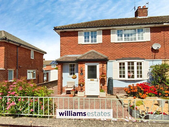 3 Bedroom Semi-Detached House For Sale In Moldsdale Road, Mold, CH7