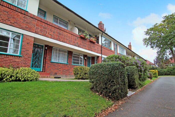 2 Bedroom Flat To Rent In Glenhill Close, (), Finchley, N3