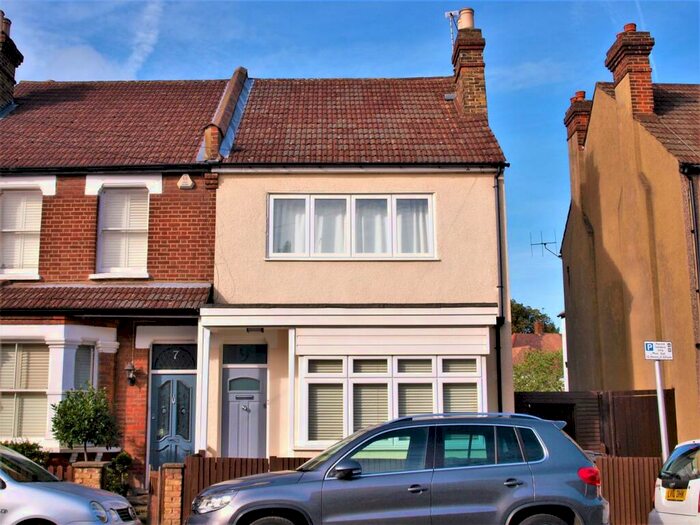3 Bedroom Semi-Detached House To Rent In Meadow Road, Shortlands, BR2