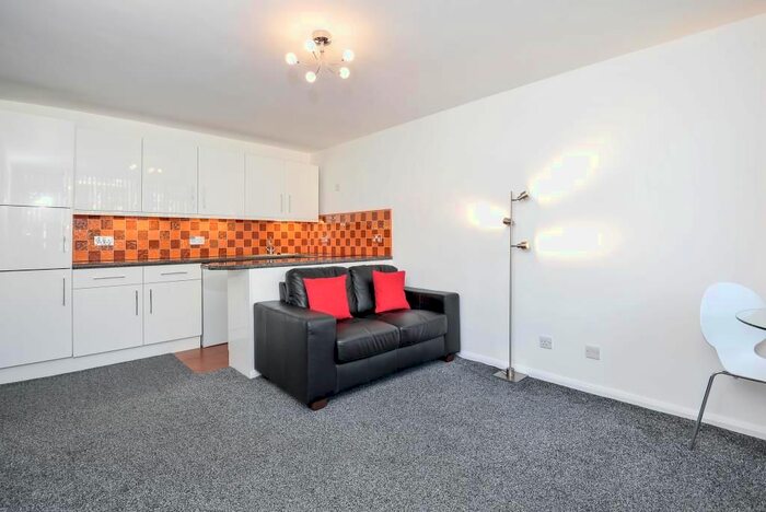 1 Bedroom Flat To Rent In Richmond, Surrey, TW10
