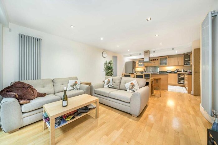 2 Bedroom Flat To Rent In Millharbour, Canary Wharf, E14