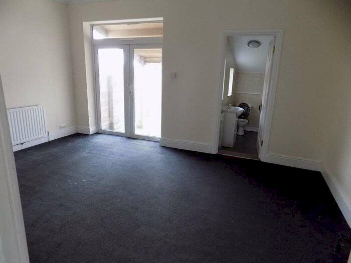 3 Bedroom Property To Rent In Eastchurch Road, Sheerness, ME12