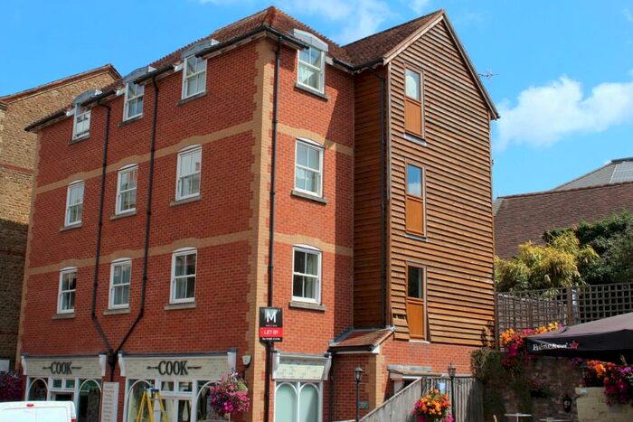 2 Bedroom Flat To Rent In Bridge Street, Godalming, Surrey, GU7