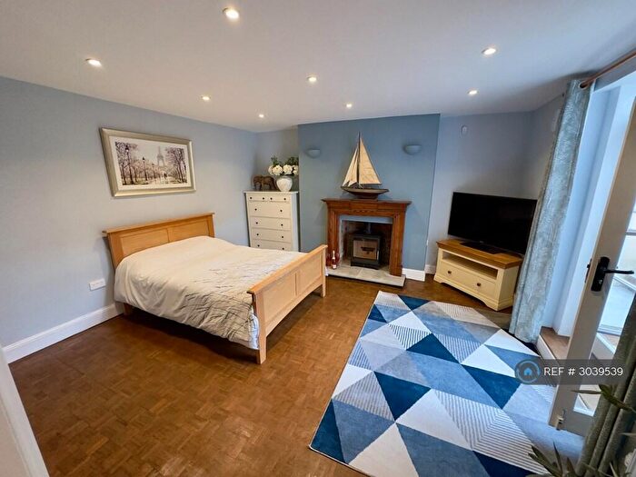 Studio To Rent In Clarence Square, Cheltenham, GL50