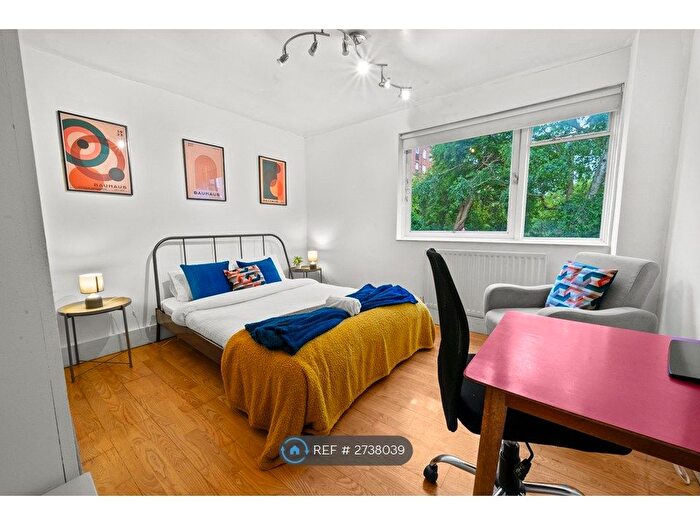 3 Bedroom Flat To Rent In Borrodaile Road, London, SW18