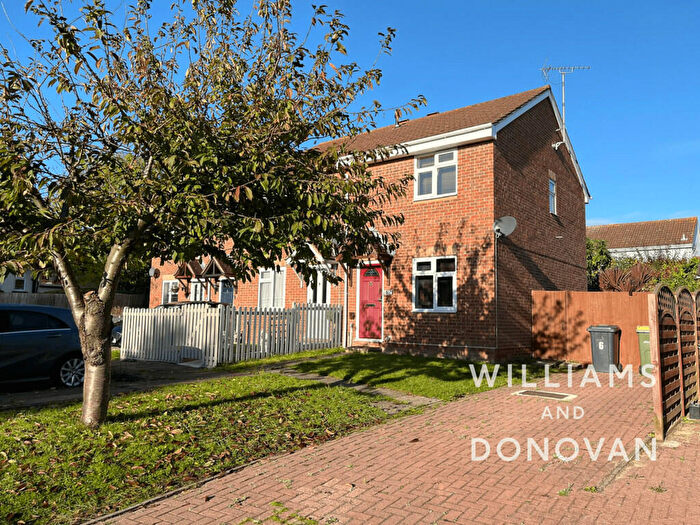 2 Bedroom End Of Terrace House To Rent In Chatsworth Gardens, Hockley, SS5