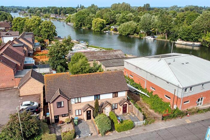 1 Bedroom Terraced House For Sale In Sunbury Lane, Walton-On-Thames, KT12