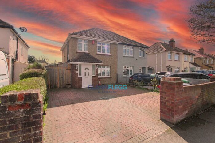 3 Bedroom Semi-Detached House To Rent In Furnival Avenue, Slough, SL2