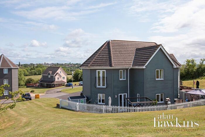 5 Bedroom Semi-Detached House For Sale In Wiltshire Crescent, Wiltshire Leisure Village, SN4