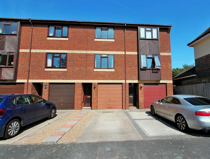 3 Bedroom Terraced House To Rent In St. Botolph's Road, Worthing, BN11