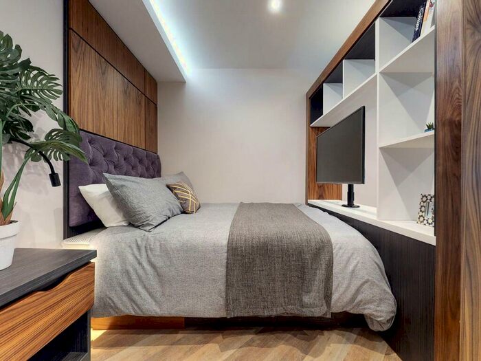 Apartment To Rent In Apt, Live Oasis Wade Lane #, LS2