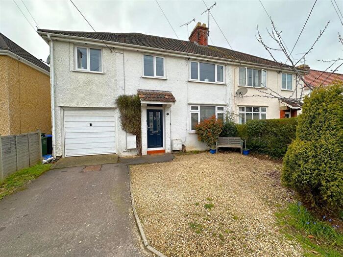 4 Bedroom Semi Detached House For Sale In Greenway Lane, Chippenham, SN15