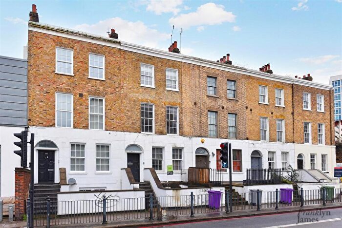 2 Bedroom Apartment To Rent In Commercial Road, Limehouse, E14