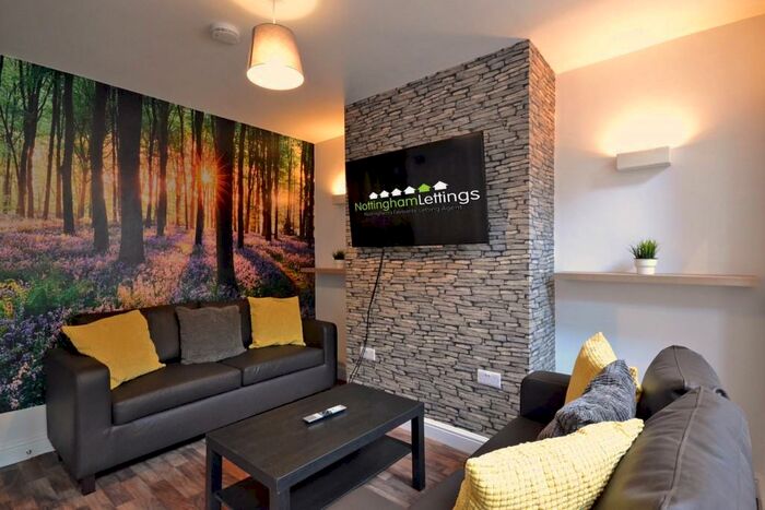 5 Bedroom House To Rent In Salisbury Street, Beeston, NG9