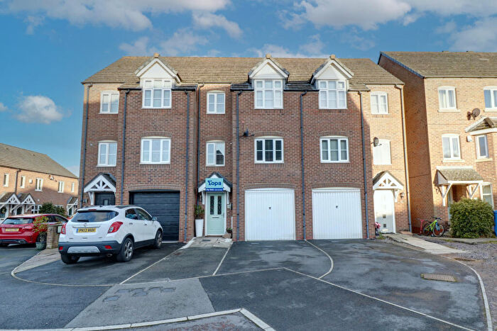 4 Bedroom Terraced House For Sale In Goldfinch Drive, Preston, PR3