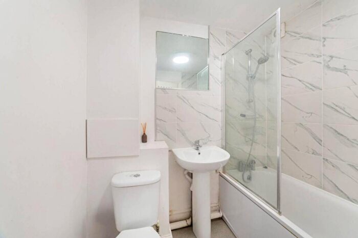 2 Bedroom Flat To Rent In Caledonian Road, Caledonian Road, London, N1