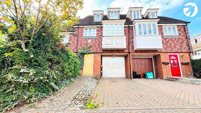 3 Bedroom Terraced House For Sale In Southbank, Hextable, Kent, BR8