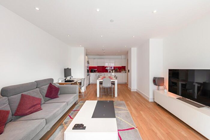 2 Bedroom Flat For Sale In Queensland Road London, N7