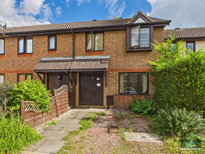 3 Bedroom House For Sale In Middlefield, Horley, RH6