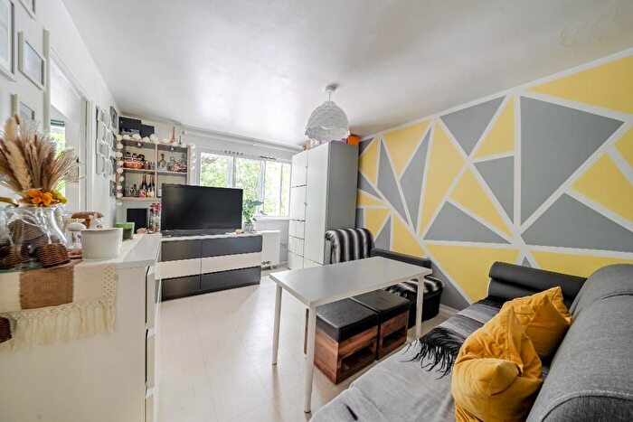 1 Bedroom Flat For Sale In Cherry Blossom Close, Palmers Green, London, Uk, N13