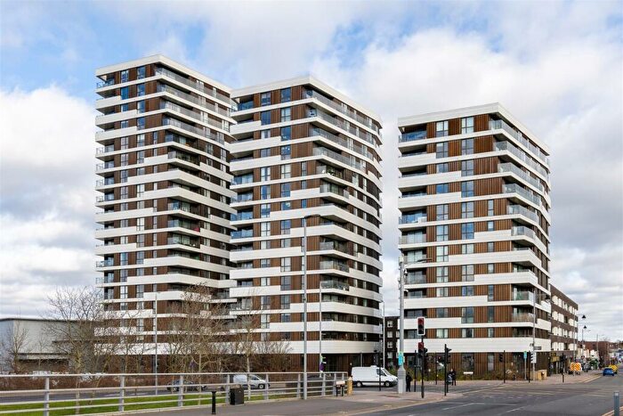2 Bedroom Apartment To Rent In Beck Square, Leyton, E10