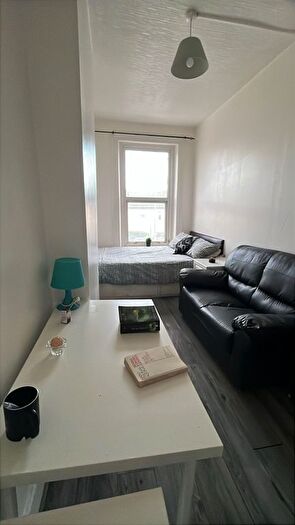 5 Bedroom Flat To Rent In High Road Leytonstone, E11