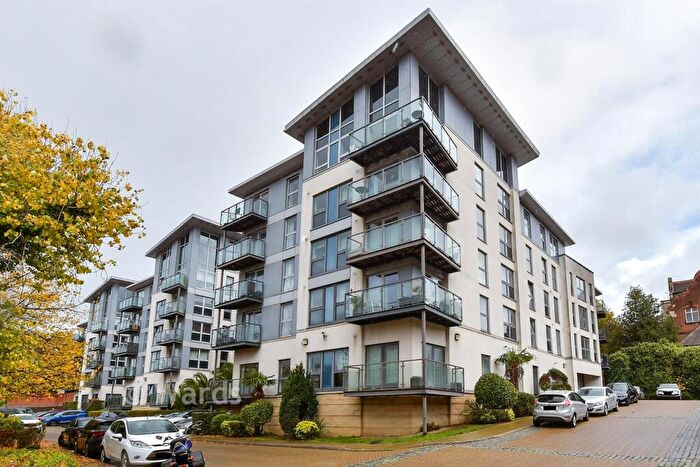 2 Bedroom Flat For Sale In McKenzie Court, Maidstone, Kent, ME14
