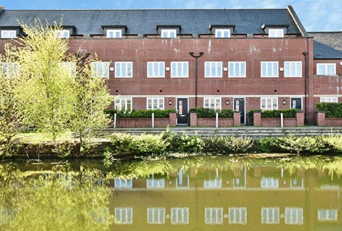 3 Bedroom Town House For Sale In Juliana Way, Altrincham, WA14